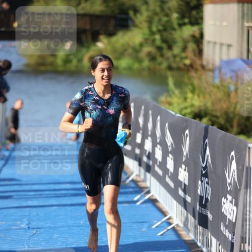 25.08.2024 - Elbe Triathlon Hamburg H.Heesch http://msf.ph/oto/6863472 25.08.2024 09:33:07 Schwimmen 485, 530, 551 meine-sportfotos.de
