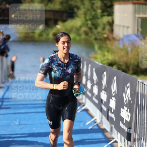 25.08.2024 - Elbe Triathlon Hamburg H.Heesch http://msf.ph/oto/6863487 25.08.2024 09:33:08 Schwimmen 485, 530, 551 meine-sportfotos.de
