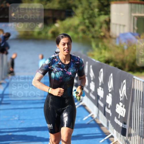 25.08.2024 - Elbe Triathlon Hamburg H.Heesch http://msf.ph/oto/6863493 25.08.2024 09:33:08 Schwimmen 485, 530, 551 meine-sportfotos.de