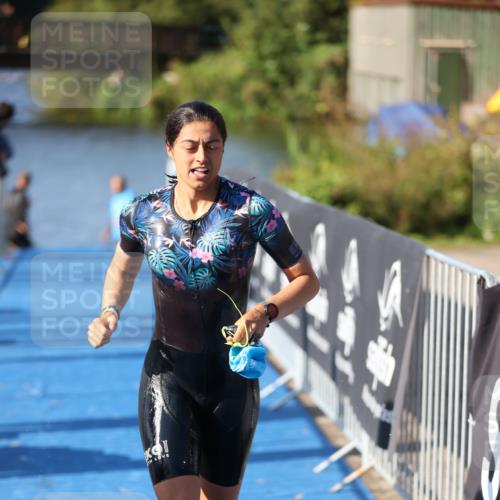 25.08.2024 - Elbe Triathlon Hamburg H.Heesch http://msf.ph/oto/6863504 25.08.2024 09:33:08 Schwimmen 485, 530, 551 meine-sportfotos.de