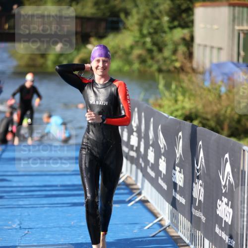 25.08.2024 - Elbe Triathlon Hamburg H.Heesch http://msf.ph/oto/6863526 25.08.2024 09:34:01 Schwimmen 462, 476, 494, 550 meine-sportfotos.de