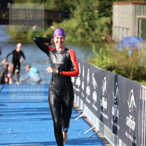 25.08.2024 - Elbe Triathlon Hamburg H.Heesch http://msf.ph/oto/6863532 25.08.2024 09:34:01 Schwimmen 462, 476, 494, 550 meine-sportfotos.de