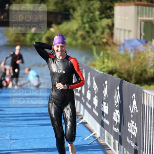 25.08.2024 - Elbe Triathlon Hamburg H.Heesch http://msf.ph/oto/6863537 25.08.2024 09:34:01 Schwimmen 462, 476, 494, 550 meine-sportfotos.de
