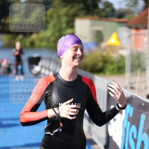 25.08.2024 - Elbe Triathlon Hamburg H.Heesch http://msf.ph/oto/6863555 25.08.2024 09:34:03 Schwimmen 462, 476, 494, 539, 550 meine-sportfotos.de