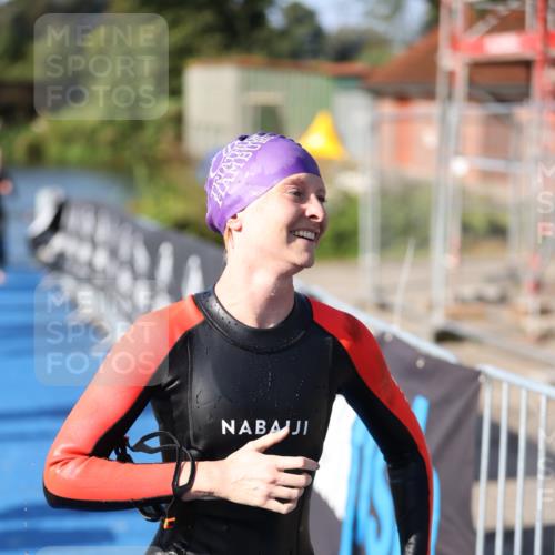 25.08.2024 - Elbe Triathlon Hamburg H.Heesch http://msf.ph/oto/6863563 25.08.2024 09:34:03 Schwimmen 462, 476, 494, 539, 550 meine-sportfotos.de