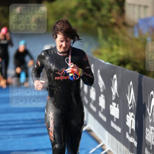 25.08.2024 - Elbe Triathlon Hamburg H.Heesch http://msf.ph/oto/6863576 25.08.2024 09:34:08 Schwimmen 462, 476, 483, 494, 495, 539, 550 meine-sportfotos.de
