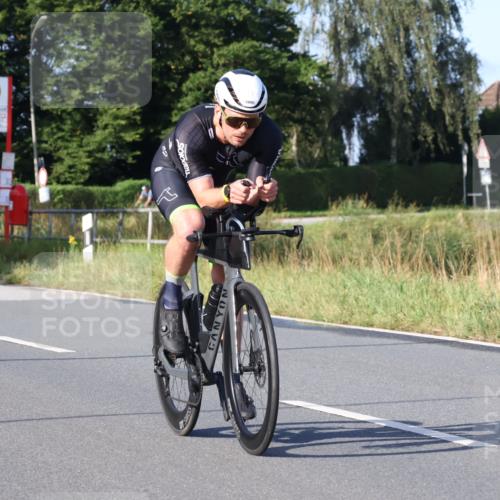 25.08.2024 - Elbe Triathlon Hamburg Fuchs,  Jonas http://msf.ph/oto/6863863 25.08.2024 09:21:08 Radfahren 267, 79, 39, 81, 300 meine-sportfotos.de