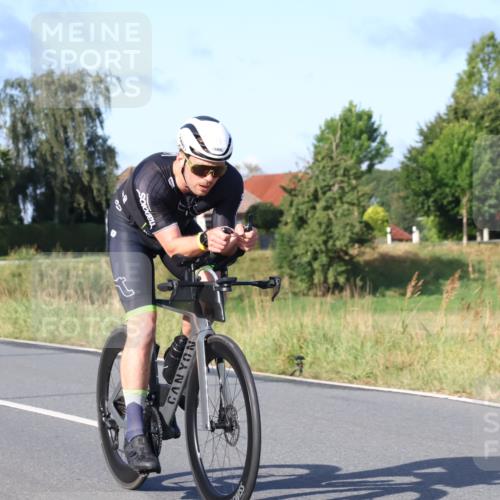 25.08.2024 - Elbe Triathlon Hamburg Fuchs,  Jonas http://msf.ph/oto/6863868 25.08.2024 09:21:08 Radfahren 267, 79, 39, 81, 300 meine-sportfotos.de