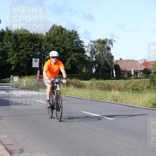 25.08.2024 - Elbe Triathlon Hamburg Fuchs,  Jonas http://msf.ph/oto/6864191 25.08.2024 09:21:47 Radfahren 46, 92, 294, 34, 280, 190 meine-sportfotos.de