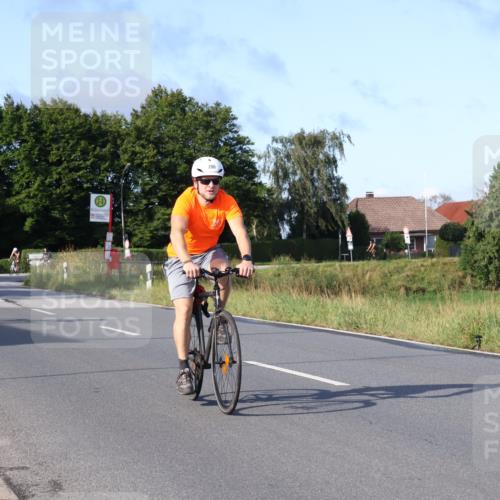 25.08.2024 - Elbe Triathlon Hamburg Fuchs,  Jonas http://msf.ph/oto/6864194 25.08.2024 09:21:47 Radfahren 46, 92, 294, 34, 280, 190 meine-sportfotos.de