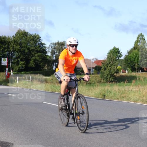 25.08.2024 - Elbe Triathlon Hamburg Fuchs,  Jonas http://msf.ph/oto/6864202 25.08.2024 09:21:47 Radfahren 46, 92, 294, 34, 280, 190 meine-sportfotos.de