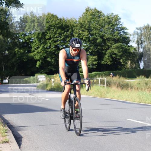 25.08.2024 - Elbe Triathlon Hamburg Fuchs,  Jonas http://msf.ph/oto/6864290 25.08.2024 09:21:59 Radfahren 84, 296, 93, 308, 213 meine-sportfotos.de