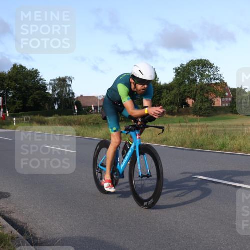 25.08.2024 - Elbe Triathlon Hamburg Fuchs,  Jonas http://msf.ph/oto/6864591 25.08.2024 09:22:45 Radfahren 327, 209, 45, 443, 266 meine-sportfotos.de