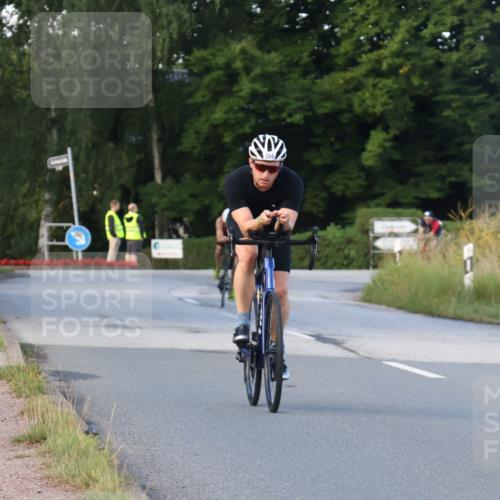25.08.2024 - Elbe Triathlon Hamburg Fuchs,  Jonas http://msf.ph/oto/6865002 25.08.2024 09:23:28 Radfahren 198, 167, 258, 86 meine-sportfotos.de