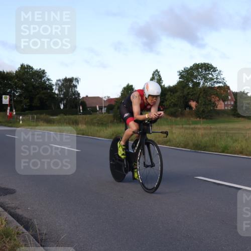 25.08.2024 - Elbe Triathlon Hamburg Fuchs,  Jonas http://msf.ph/oto/6865089 25.08.2024 09:23:33 Radfahren 258, 86, 64, 342, 35 meine-sportfotos.de