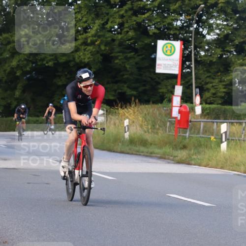 25.08.2024 - Elbe Triathlon Hamburg Fuchs,  Jonas http://msf.ph/oto/6865099 25.08.2024 09:23:35 Radfahren 258, 86, 64, 342, 35 meine-sportfotos.de