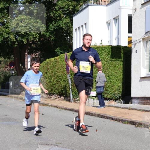25.08.2024 - 20. Blankeneser Heldenlauf Strokosch-Dieckow http://msf.ph/oto/6865339 25.08.2024 10:26:34 Ziel 6014, 6030, 6476, 6506 meine-sportfotos.de