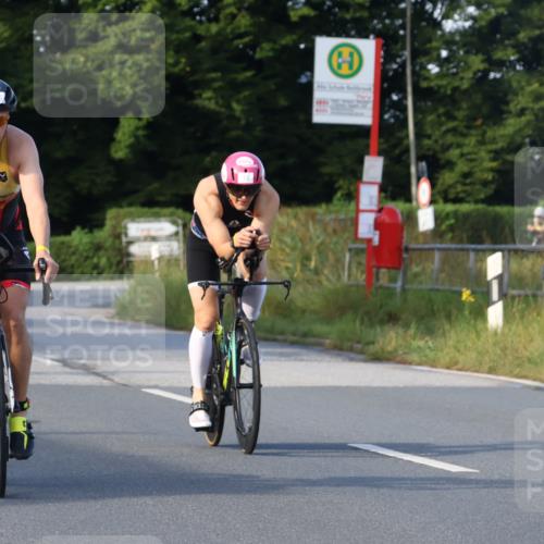 25.08.2024 - Elbe Triathlon Hamburg Fuchs,  Jonas http://msf.ph/oto/6865425 25.08.2024 09:24:07 Radfahren 369, 76, 74, 117, 283 meine-sportfotos.de