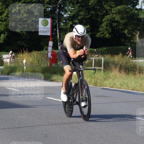 25.08.2024 - Elbe Triathlon Hamburg Fuchs,  Jonas http://msf.ph/oto/6865522 25.08.2024 09:24:15 Radfahren 117, 283, 97, 174, 295 meine-sportfotos.de