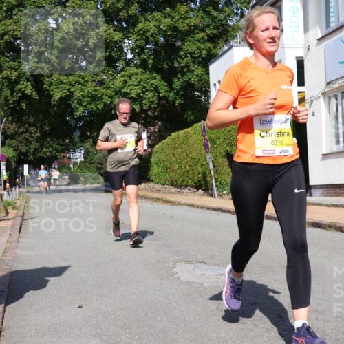 25.08.2024 - 20. Blankeneser Heldenlauf Strokosch-Dieckow http://msf.ph/oto/6866169 25.08.2024 10:27:47 Ziel 6015, 6299, 6318 meine-sportfotos.de