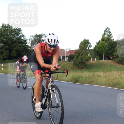 25.08.2024 - Elbe Triathlon Hamburg Fuchs,  Jonas http://msf.ph/oto/6866214 25.08.2024 09:25:28 Radfahren 121, 122, 58, 363, 284 meine-sportfotos.de