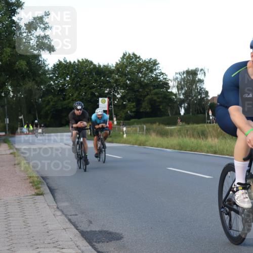 25.08.2024 - Elbe Triathlon Hamburg Fuchs,  Jonas http://msf.ph/oto/6866414 25.08.2024 09:26:00 Radfahren 210, 230, 202, 166, 222 meine-sportfotos.de