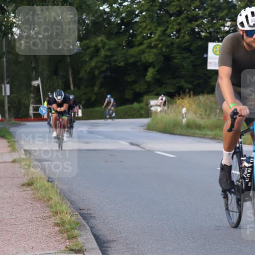 25.08.2024 - Elbe Triathlon Hamburg Fuchs,  Jonas http://msf.ph/oto/6866454 25.08.2024 09:26:05 Radfahren 230, 202, 166, 222, 158, 61, 252, 390 meine-sportfotos.de