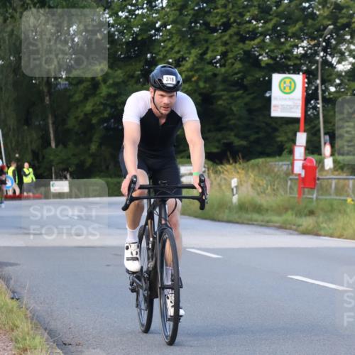 25.08.2024 - Elbe Triathlon Hamburg Fuchs,  Jonas http://msf.ph/oto/6866527 25.08.2024 09:26:14 Radfahren 61, 252, 390, 52, 285, 318, 54 meine-sportfotos.de