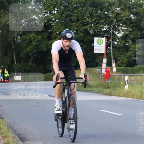 25.08.2024 - Elbe Triathlon Hamburg Fuchs,  Jonas http://msf.ph/oto/6866531 25.08.2024 09:26:14 Radfahren 61, 252, 390, 52, 285, 318, 54 meine-sportfotos.de
