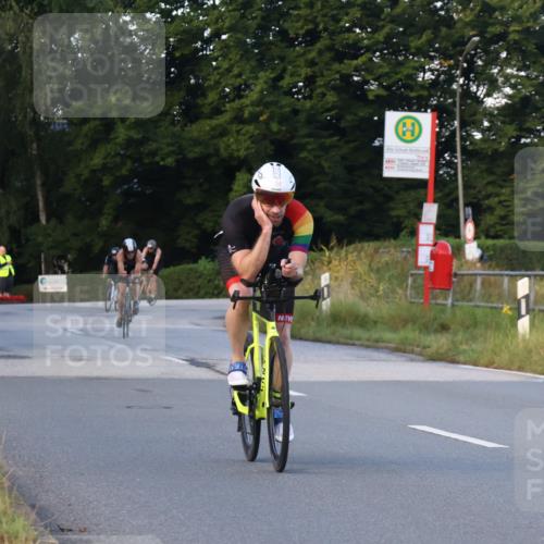 25.08.2024 - Elbe Triathlon Hamburg Fuchs,  Jonas http://msf.ph/oto/6866557 25.08.2024 09:26:18 Radfahren 52, 285, 318, 54, 83, 194 meine-sportfotos.de