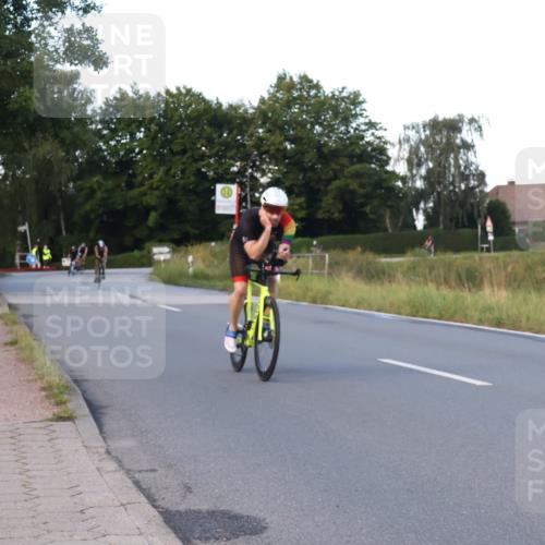 25.08.2024 - Elbe Triathlon Hamburg Fuchs,  Jonas http://msf.ph/oto/6866568 25.08.2024 09:26:18 Radfahren 52, 285, 318, 54, 83, 194 meine-sportfotos.de