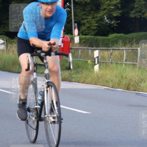 25.08.2024 - Elbe Triathlon Hamburg Fuchs,  Jonas http://msf.ph/oto/6866802 25.08.2024 09:26:55 Radfahren 185, 409, 282 meine-sportfotos.de