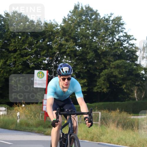 25.08.2024 - Elbe Triathlon Hamburg Fuchs,  Jonas http://msf.ph/oto/6866892 25.08.2024 09:27:17 Radfahren 235, 434 meine-sportfotos.de