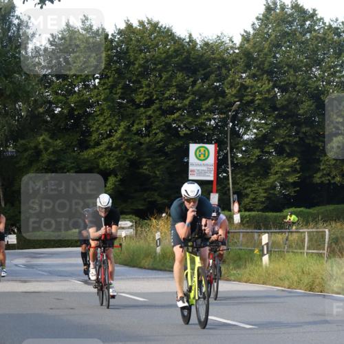 25.08.2024 - Elbe Triathlon Hamburg Fuchs,  Jonas http://msf.ph/oto/6867313 25.08.2024 09:28:32 Radfahren 143, 431, 368, 421, 333, 341, 130 meine-sportfotos.de