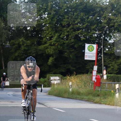 25.08.2024 - Elbe Triathlon Hamburg Fuchs,  Jonas http://msf.ph/oto/6867368 25.08.2024 09:28:35 Radfahren 431, 368, 421, 333, 341, 130, 388 meine-sportfotos.de