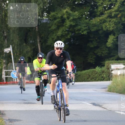 25.08.2024 - Elbe Triathlon Hamburg Fuchs,  Jonas http://msf.ph/oto/6867416 25.08.2024 09:28:40 Radfahren 421, 333, 341, 130, 388, 251, 384, 90 meine-sportfotos.de