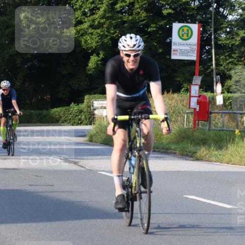 25.08.2024 - Elbe Triathlon Hamburg Fuchs,  Jonas http://msf.ph/oto/6867490 25.08.2024 09:28:50 Radfahren 384, 90, 290, 376, 381, 317 meine-sportfotos.de