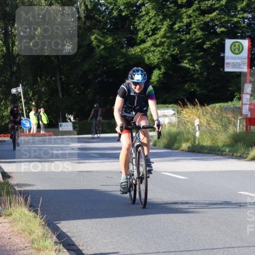 25.08.2024 - Elbe Triathlon Hamburg Fuchs,  Jonas http://msf.ph/oto/6867529 25.08.2024 09:28:57 Radfahren 317, 154, 152 meine-sportfotos.de