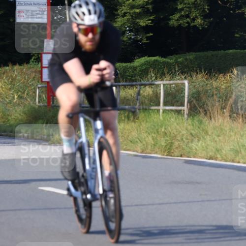 25.08.2024 - Elbe Triathlon Hamburg Fuchs,  Jonas http://msf.ph/oto/6867763 25.08.2024 09:29:23 Radfahren 131, 355, 374, 264, 33, 63, 135 meine-sportfotos.de