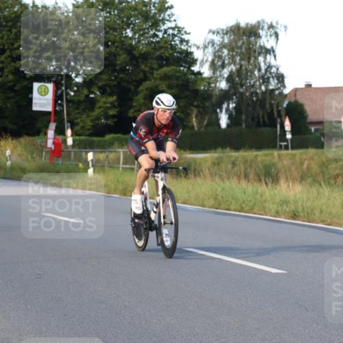 25.08.2024 - Elbe Triathlon Hamburg Fuchs,  Jonas http://msf.ph/oto/6867820 25.08.2024 09:29:30 Radfahren 33, 63, 135, 359, 357 meine-sportfotos.de