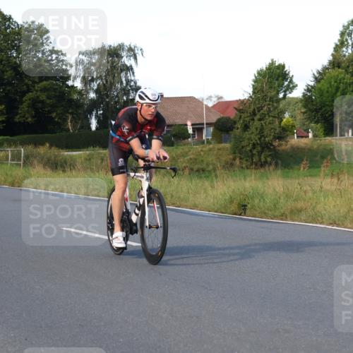 25.08.2024 - Elbe Triathlon Hamburg Fuchs,  Jonas http://msf.ph/oto/6867829 25.08.2024 09:29:30 Radfahren 33, 63, 135, 359, 357 meine-sportfotos.de