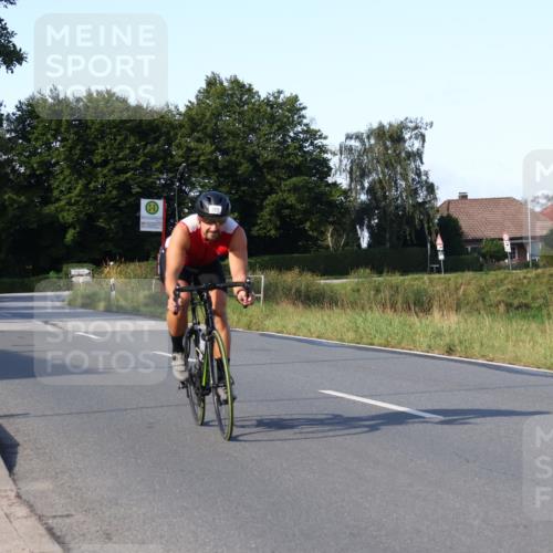 25.08.2024 - Elbe Triathlon Hamburg Fuchs,  Jonas http://msf.ph/oto/6868019 25.08.2024 09:29:57 Radfahren 98, 407, 138, 385, 401, 305, 101 meine-sportfotos.de