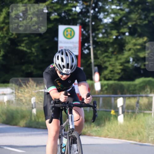 25.08.2024 - Elbe Triathlon Hamburg Fuchs,  Jonas http://msf.ph/oto/6868157 25.08.2024 09:30:14 Radfahren 114, 182, 214, 137 meine-sportfotos.de