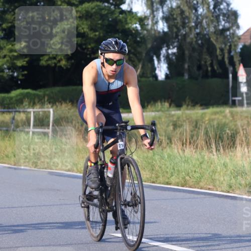 25.08.2024 - Elbe Triathlon Hamburg Fuchs,  Jonas http://msf.ph/oto/6868182 25.08.2024 09:30:16 Radfahren 114, 182, 214, 137, 286, 249 meine-sportfotos.de
