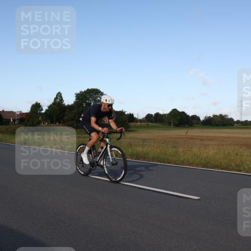 25.08.2024 - Elbe Triathlon Hamburg Fuchs,  Jonas http://msf.ph/oto/6868262 25.08.2024 09:30:23 Radfahren 137, 286, 249, 361 meine-sportfotos.de