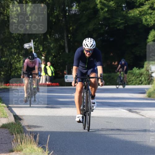 25.08.2024 - Elbe Triathlon Hamburg Fuchs,  Jonas http://msf.ph/oto/6868474 25.08.2024 09:30:53 Radfahren 438, 383, 145 meine-sportfotos.de