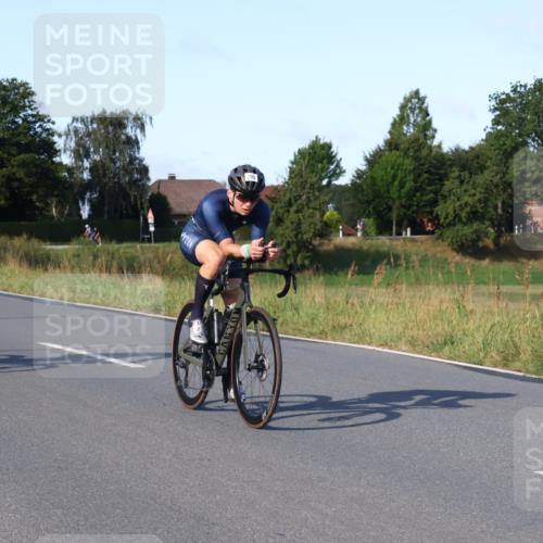 25.08.2024 - Elbe Triathlon Hamburg Fuchs,  Jonas http://msf.ph/oto/6869032 25.08.2024 09:31:42 Radfahren 173, 176, 200, 373, 397, 219, 350, 124 meine-sportfotos.de