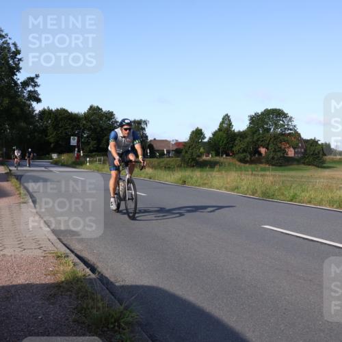 25.08.2024 - Elbe Triathlon Hamburg Fuchs,  Jonas http://msf.ph/oto/6869044 25.08.2024 09:31:43 Radfahren 173, 176, 200, 373, 397, 219, 350, 124 meine-sportfotos.de
