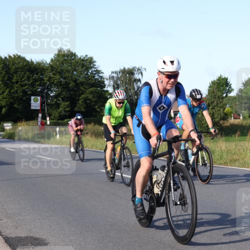 25.08.2024 - Elbe Triathlon Hamburg Fuchs,  Jonas http://msf.ph/oto/6869185 25.08.2024 09:31:56 Radfahren 147, 133, 469, 175, 321, 356, 139, 396, 229, 423 meine-sportfotos.de