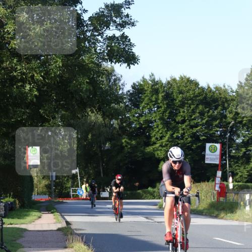 25.08.2024 - Elbe Triathlon Hamburg Fuchs,  Jonas http://msf.ph/oto/6869536 25.08.2024 09:32:40 Radfahren 118, 164, 445, 441, 177 meine-sportfotos.de